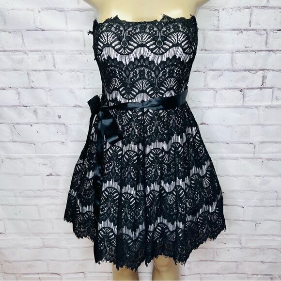 XSCAPE Black Strapless Dress with lace and satin ribbon bow size 4 - Picture 1 of 11